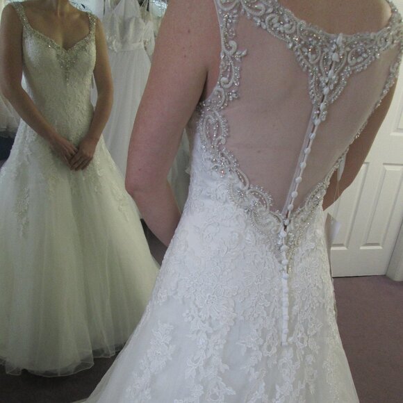 SAMPLE Vintage Lace Wedding Dress, Ivory A-Line Fit & Flare, Illusion Bling Back - Picture 8 of 10